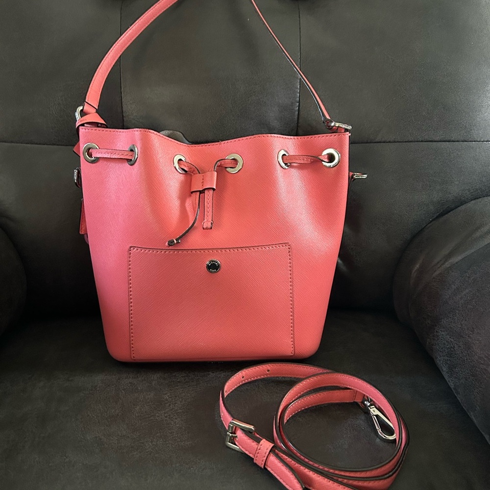 Micheal Kors Greenwich Bucket Bag